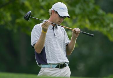 examining-golf-shaft.jpg